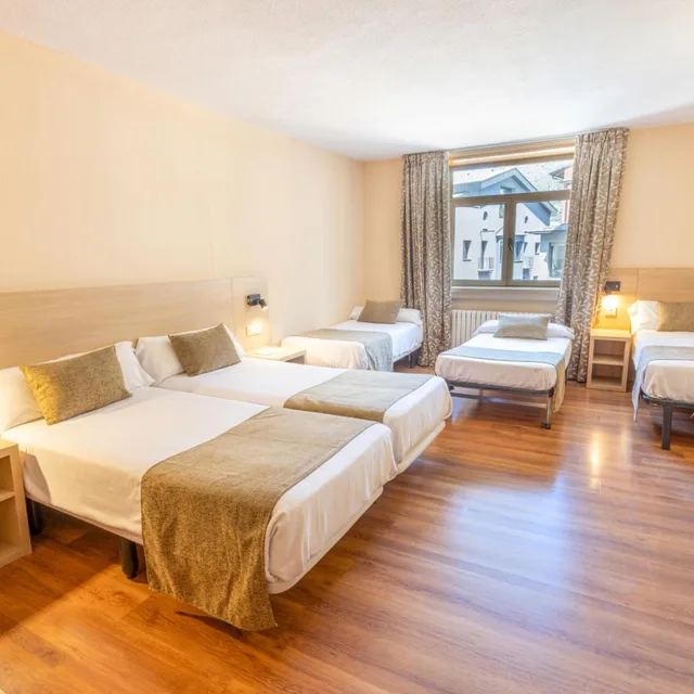 Quintuple 5، Panorama Hotel 1/10