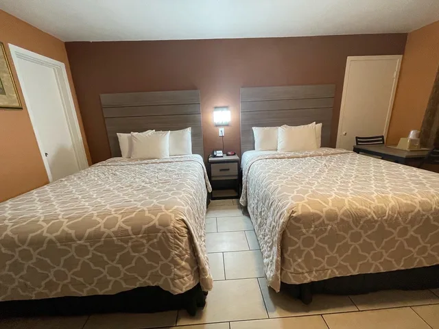 غرفة بسريرين كوين، New Corral Motel 2/10