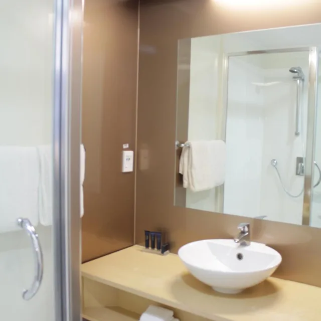 غرفة ثلاثية، Willis Wellington Hotel 3/6