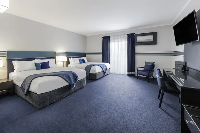 Room, 2 Queen Beds, Ramada by Wyndham Diplomat Canberra 1/3