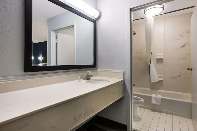 غرفة قياسية بسريرين مزدوجين، Suburban Studios Hinesville - Fort Stewart Area 2/3