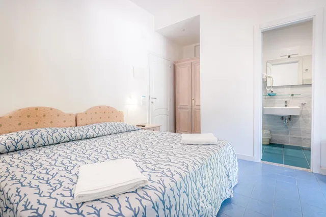 غرفة بسرير مزدوج بإطلالة على الحديقة، Hotel Poseidon 5/10