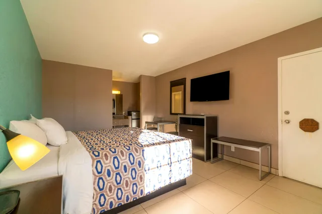 غرفة بسرير كينج للمدخنين، Woodfield Inn & Suites Hotel O, Yoakum TX 111 4/6