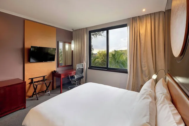 غرفة ديلوكس بسرير كينج بإطلالة على الحديقة للمدخنين، PROTEA HOTEL NDOLA 4/8