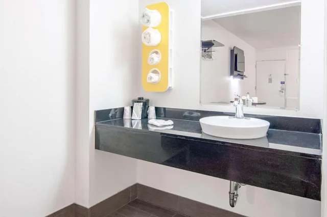 Room, 2 Double Beds, Motel6 Glassboro - Rowan University 7/7