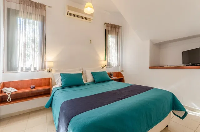 غرفة بانورامية بسريرين منفصلين بإطلالة على البحر مع أريكة، Pela Mare Hotel 5/10