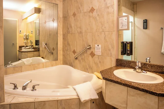 غرفة سوبيريور بسرير كينج، Old Orchard Inn & Spa 2/2