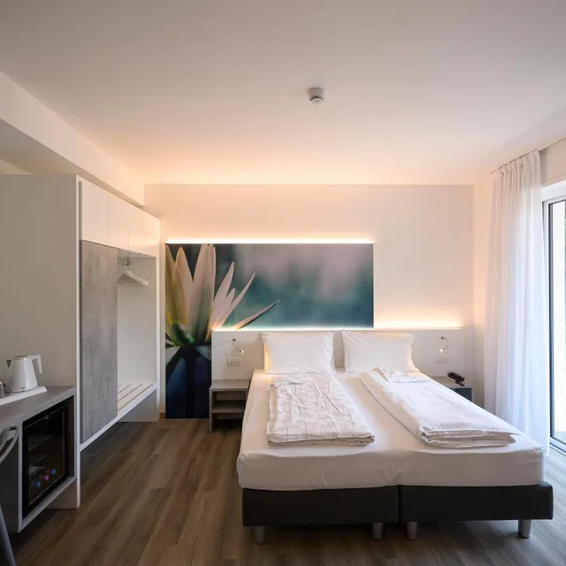 غرفة ثلاثية، Hotel Riviera 5/10