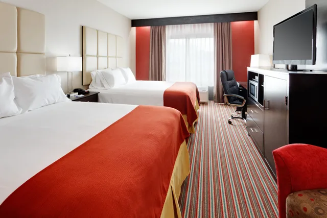 Room, 2 Queen Beds, Holiday Inn Express Hotel Suites York Ne Market Street 1/1