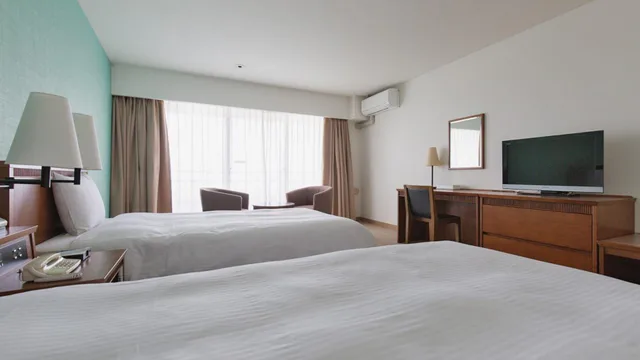 غرفة ديلوكس بسريرين منفصلين بإطلالة على البحر، EM Wellness Kurashino Hakko Lifestyle Resort 1/1