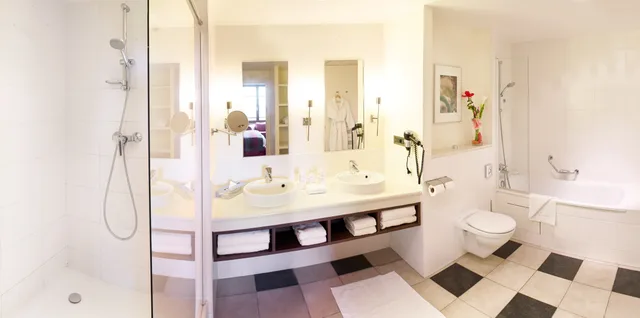 جناح جونيور، Hotel Paris Marne-la-Vallee 4/4