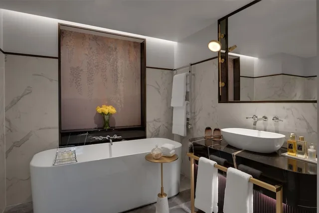 Mayfair, Suite, King Bed، The Biltmore Mayfair 2/2
