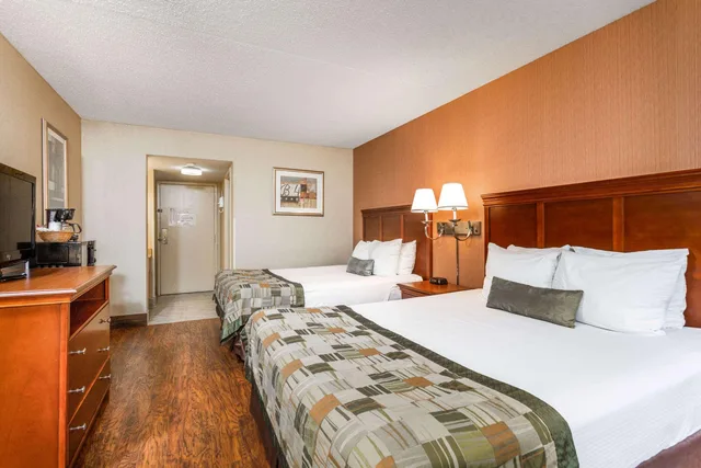 Room, 2 Queen Beds, Days Inn by Wyndham Westminster, MD 1/2