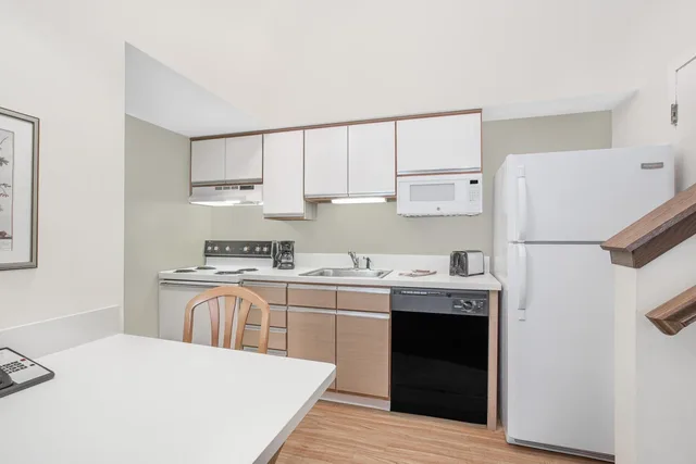 Penthouse Suite، Hawthorn Suites by Wyndham Green Bay 3/4