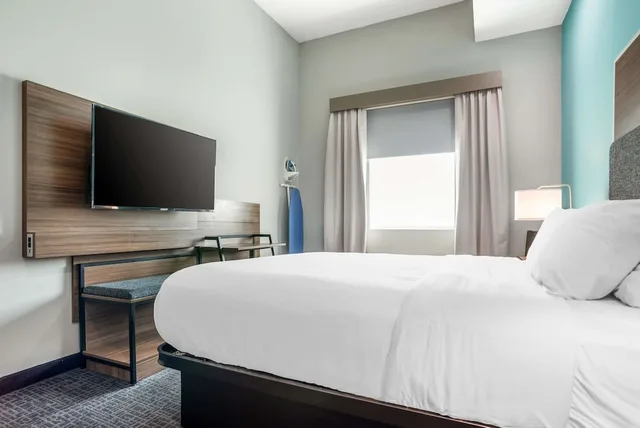 غرفة بسرير كينج لذوي الإعاقة، Comfort Inn Miramar Beach-Destin 1/3