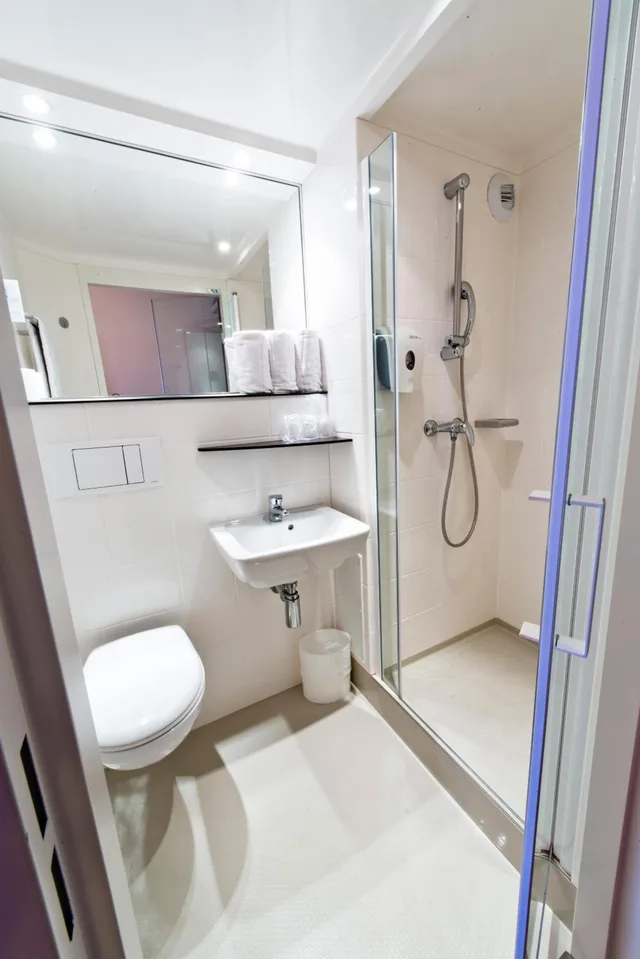 غرفة ثلاثية بسرير مزدوج وسرير فردي، Hotel Premiere Classe Sens Nord Saint Clement 9/10