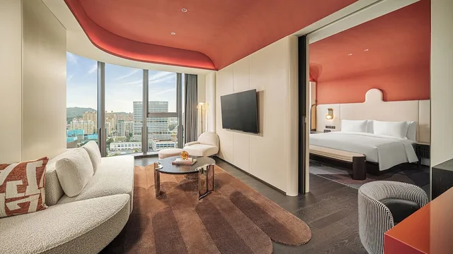 1 Bedroom, Suite, King Bed, Hotel Indigo Zhuhai Xiangzhou by IHG 5/10