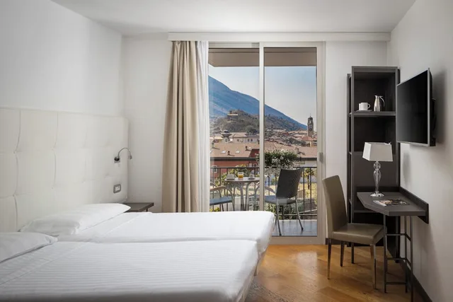 Standard, Queen Bed, Hotel Continental 2/4