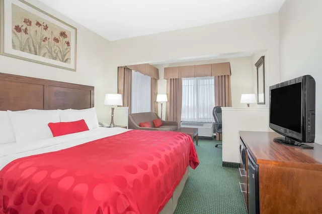 1 Bedroom, Suite, King Bed, Ramada By Wyndham Denver International Airport 2/8