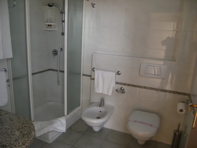 غرفة عائلية بسرير مزدوج وسريرين منفصلين، Kings House Hotel Resort 1/1