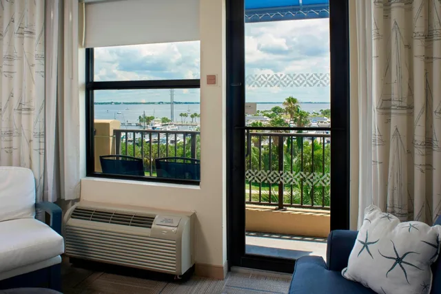 جناح بسرير كينج بإطلالة على المرسى بشرفة، Four Points By Sheraton Punta Gorda Harborside 2/10