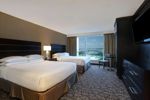 Suite, 2 Queen Beds, Canadian Us Falls View, Jetted Tub، Embassy Suites By Hilton Niagara Falls Fallsview 1/1