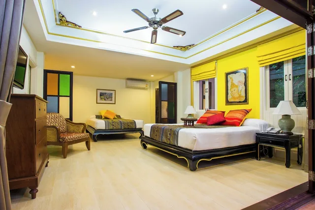 Gold, Downstairs, King and Queen Bed, Pool View, Near the Pool، Rabbit Resort 1/2