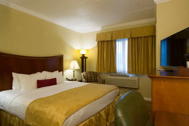غرفة قياسية بسرير كوين يُسمح فيها بالحيوانات الأليفة لذوي الإعاقة، Best Western Plus Franklin Square Inn Troy/Albany 6/10