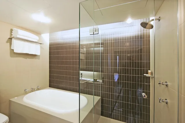 Parkroyal, Suite, King Bed، Parkroyal Parramatta 1/1