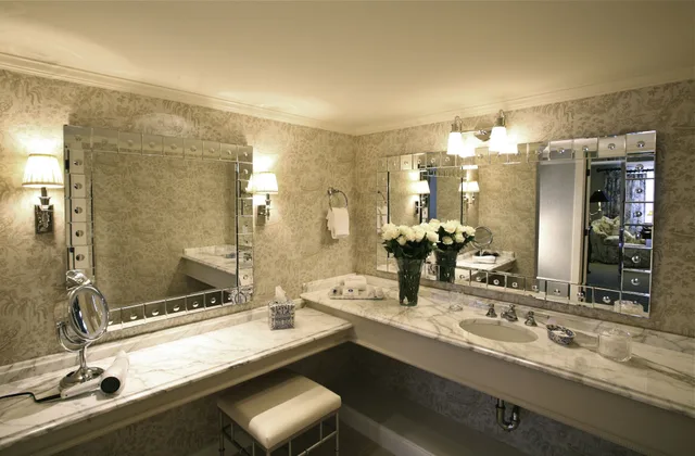 Luxury, 2 Queen Beds, Resident View, Main Building, Saybrook Point Inn, Marina & Spa 2/3
