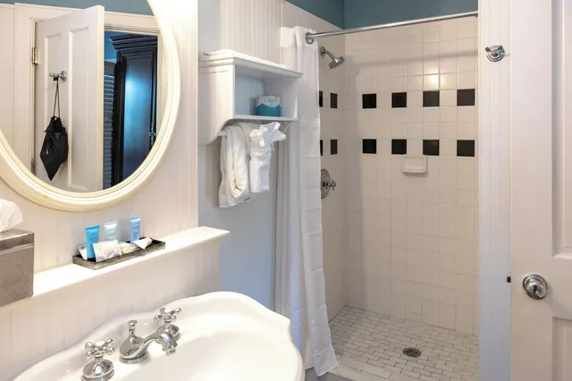 Suite, The Marshall House 4/6