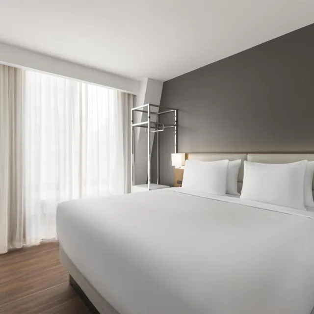 جناح بسرير كينج مع أريكة بحوض استحمام لذوي الإعاقة، Best Western Premier Empire State Hotel 1/3