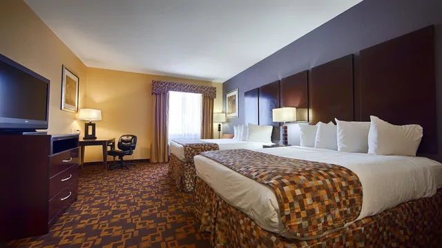 غرفة قياسية بسريرين كوين بحوض استحمام لذوي الإعاقة، Best Western Bowie Inn and Suites 3/5