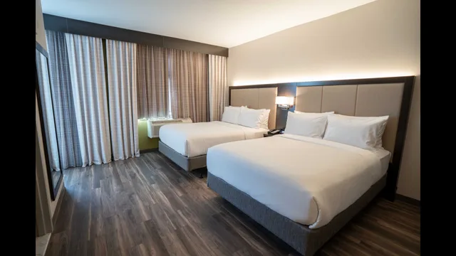 Standard, 2 Queen Beds, Holiday Inn Express Long Island City E New York, an IHG Hotel 4/5
