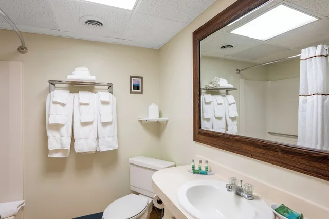غرفة بسريرين كوين بشرفة، Fireside Inn and Suites Gilford 4/4