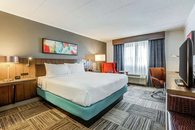 غرفة بريميوم بسرير كينج، Hilton Garden Inn Boston Waltham 1/3