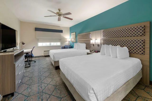 Room, 2 Queen Beds, Best Western Plus Wasco Inn & Suites 1/7