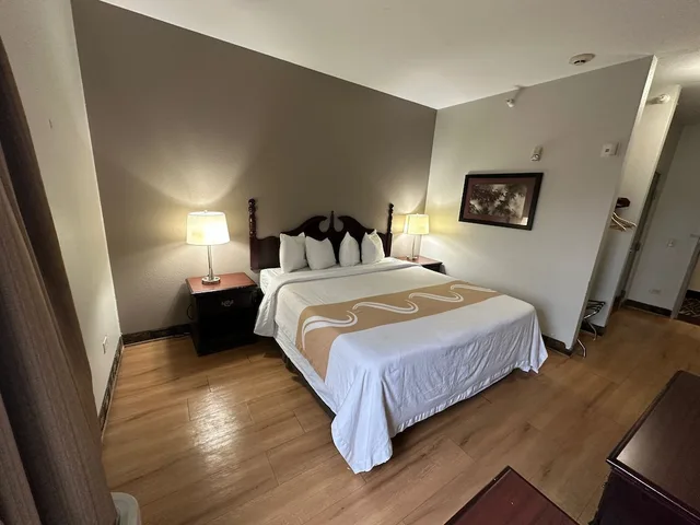 غرفة بسرير كينج لذوي الإعاقة، Econo Lodge Inn & Suites Monee 2/10