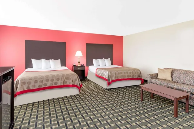 جناح استوديو بسريرين مزدوجين، Ramada By Wyndham Vandalia 4/9