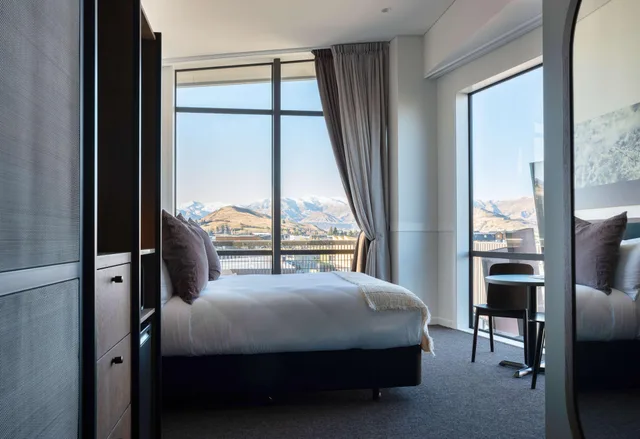 غرفة بسرير مزدوج بإطلالة على الجبل، Sudima Queenstown Five Mile 5/6
