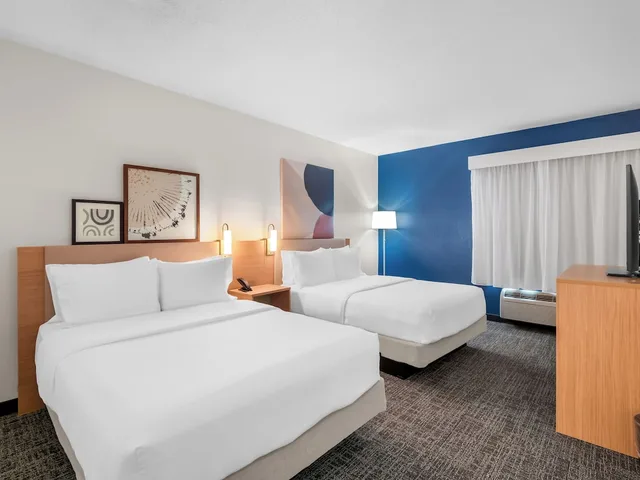 جناح بسريرين كوين، Comfort Inn & Suites University South 1/3