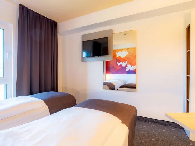 Room, Twin Beds, B&B Hotel Stuttgart-Bad Cannstatt 1/5