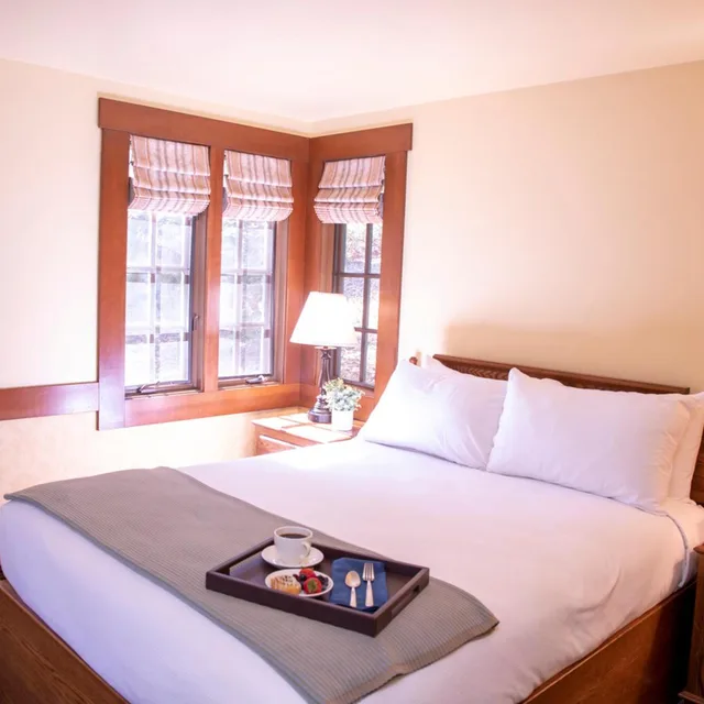 2 Bedrooms, Chalet, 2 Bathrooms, UCLA Lake Arrowhead Lodge 3/6