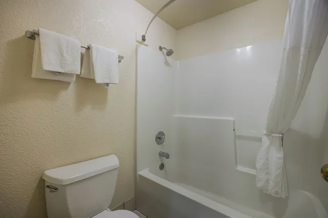 Suite, Queen Bed, Sofa, Suburban Studios Canon City, CO 5/6