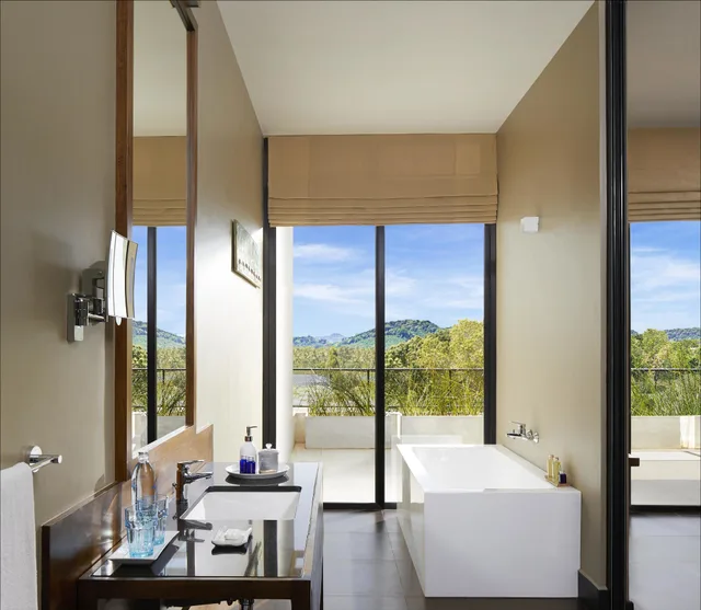 Suite, Queen Bed, Jetwing Lake 8/8