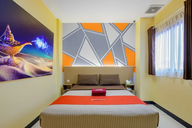 Deluxe, Queen Bed, City Icon 6/6