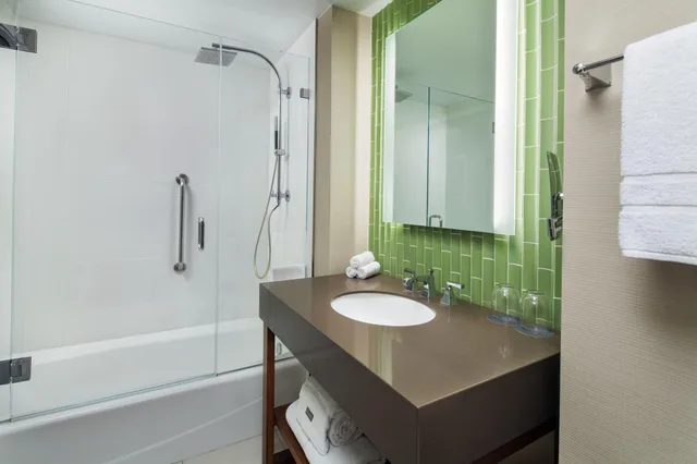 غرفة بريميوم بسرير مزدوج، Westin Gaslamp Quarter 2/3
