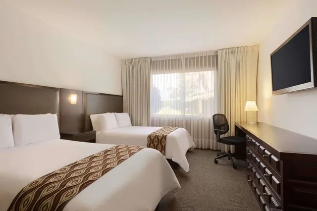 غرفة سوبيريور بسريرين منفصلين، Wyndham Costa Del Sol Trujillo 1/4