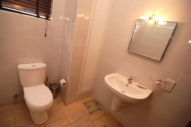 Deluxe, King Bed, Sun Heaven Hotel & Resort Abuja 3/3