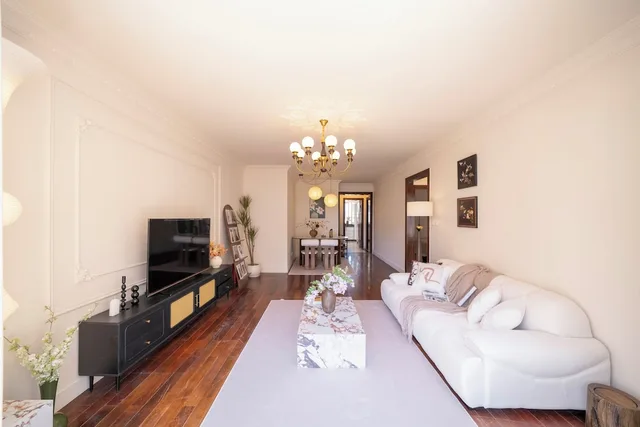 Senior, Apartment, 1 Queen and 2 Double Beds، Book and Bed-People's Square 10/10